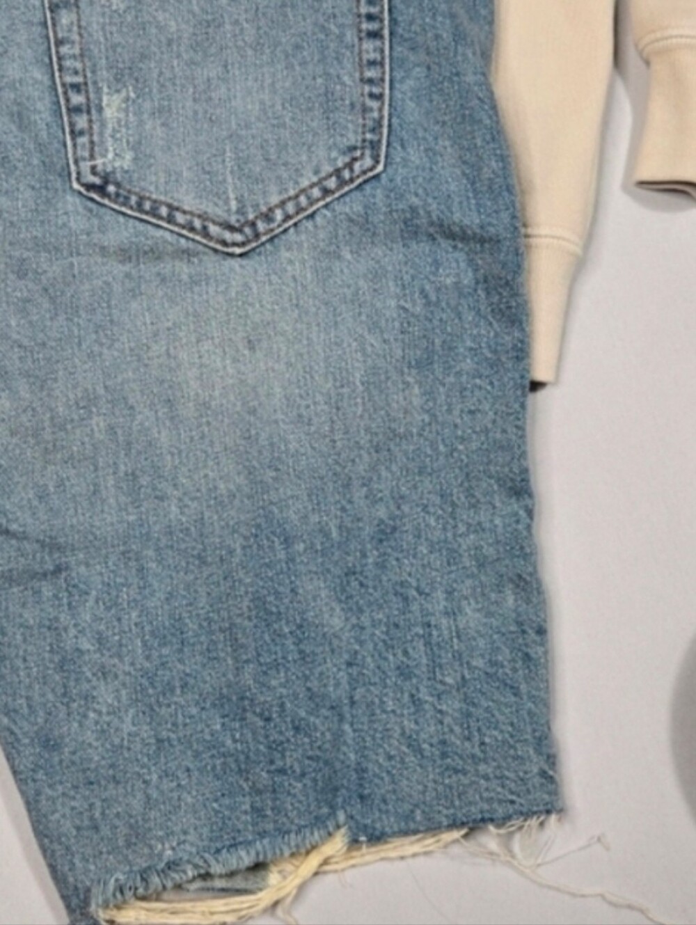 We The Free‎ Denim Short Size 26 Bermuda 10" Inseam Distressed Holes Frayed Hem - Picture 11 of 13